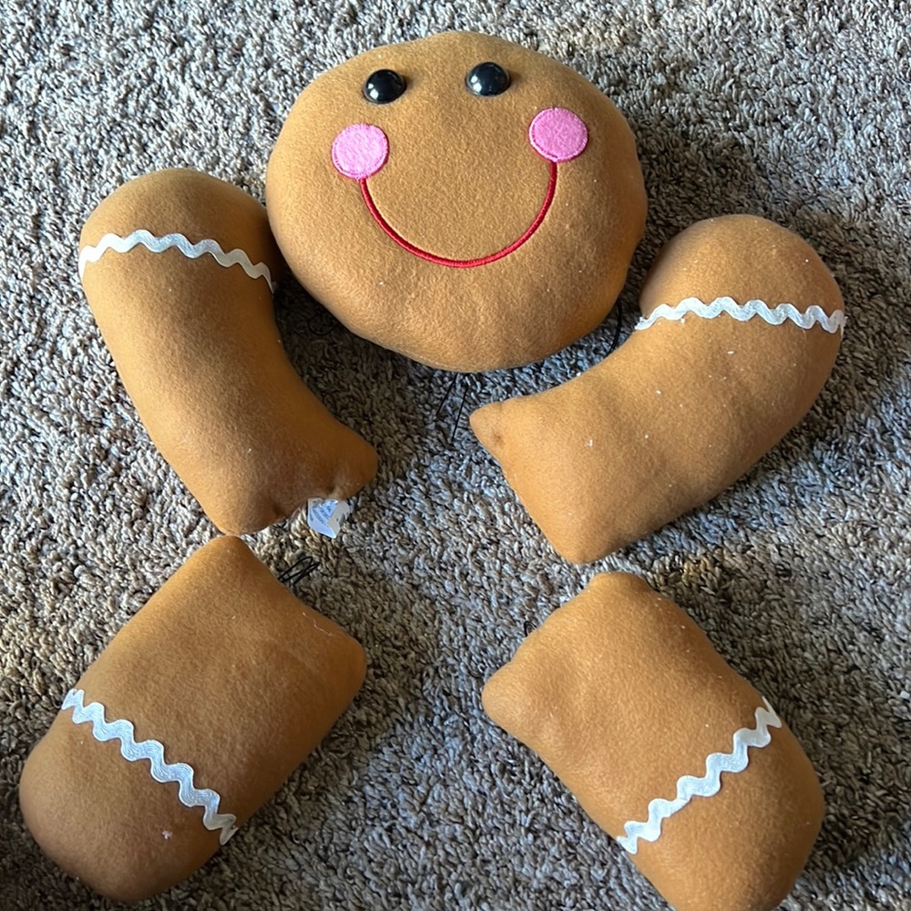Brand New Plush Gingerbread Wreath Accent